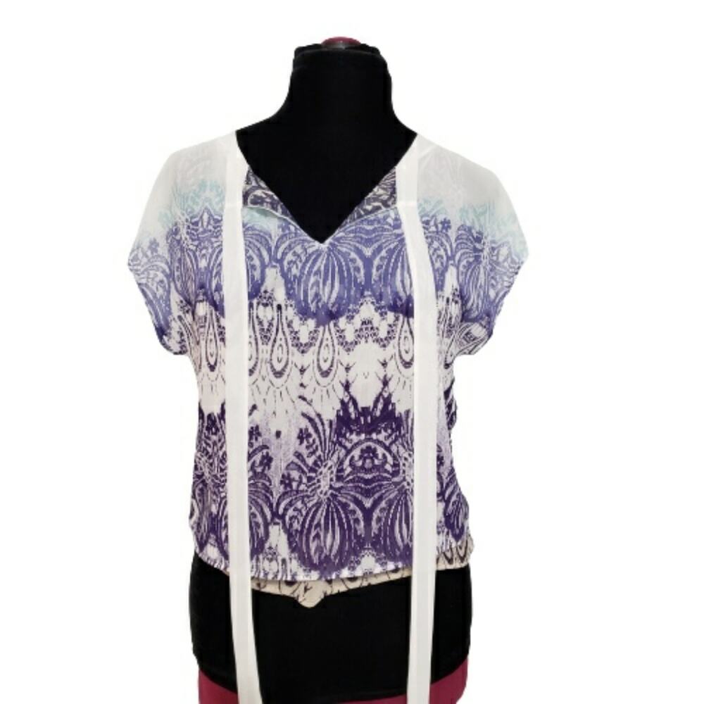 Cabi Short Sleeve Split V‎ Neckline Chiffon Lavender and White Bow Tie Blouse